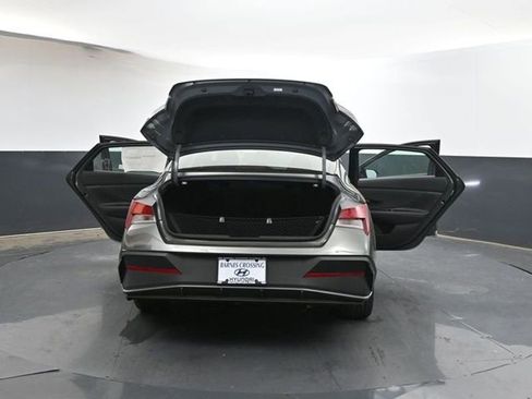Used 2025 Hyundai Elantra Sport image 37