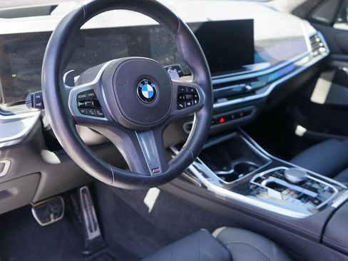 Used 2024 BMW X7 xDrive40i w/ M Sport Package AWD/4WD image 4