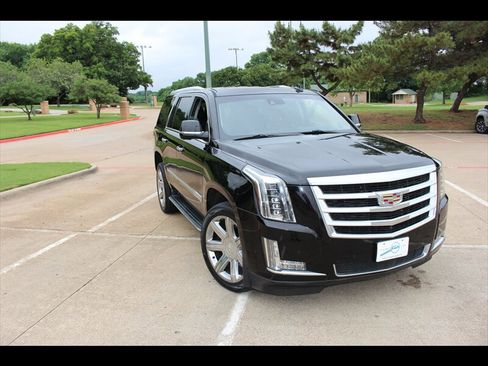 Used 2018 Cadillac Escalade Premium Luxury RWD image 6