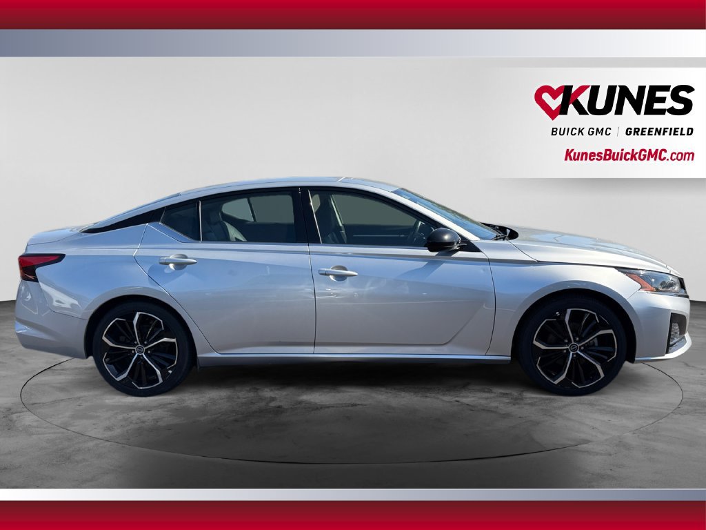 Used 2024 Nissan Altima 2.5 SR FWD image 10