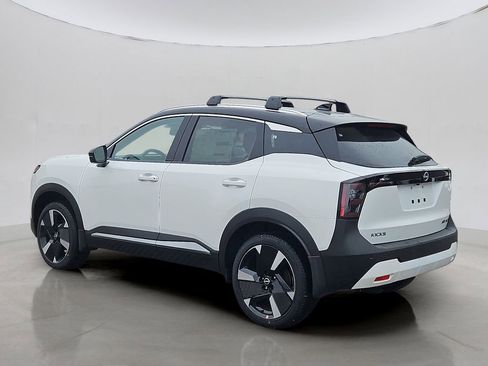New 2026 Nissan Kicks SR w/ Cold Weather Package AWD/4WD image 2