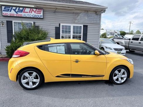Used 2015 Hyundai Veloster FWD image 1