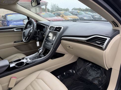 Used 2014 Ford Fusion SE w/ Equipment Group 202A FWD image 21