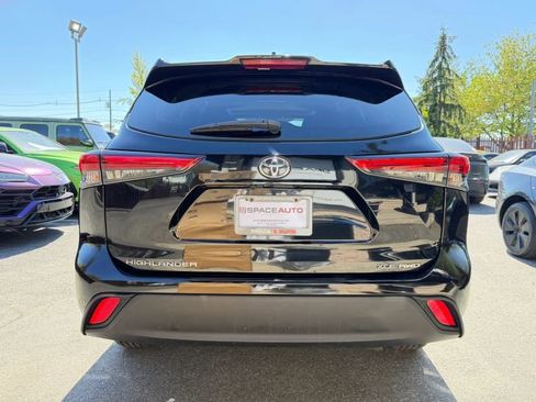 Used 2021 Toyota Highlander XLE AWD/4WD image 7