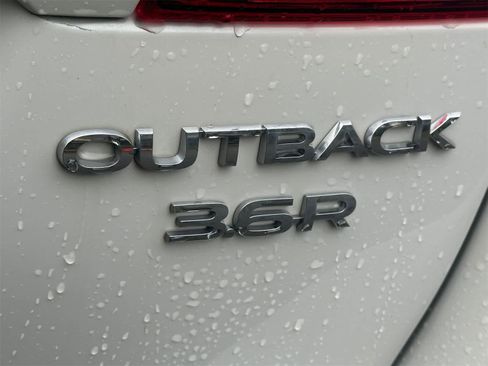 Used 2018 Subaru Outback 3.6R Limited image 6