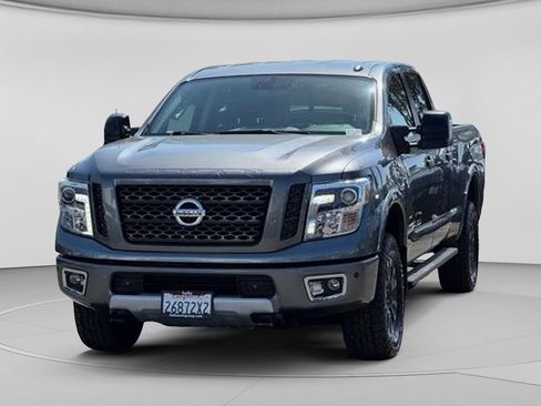 Used 2019 Nissan Titan PRO-4X w/ Pro-4x Convenience Package AWD/4WD image 9