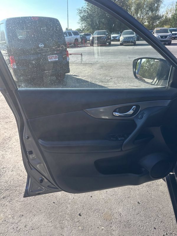 Used 2015 Nissan Rogue SV AWD/4WD image 22