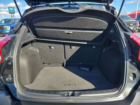 Used 2019 Nissan Kicks SV image 10