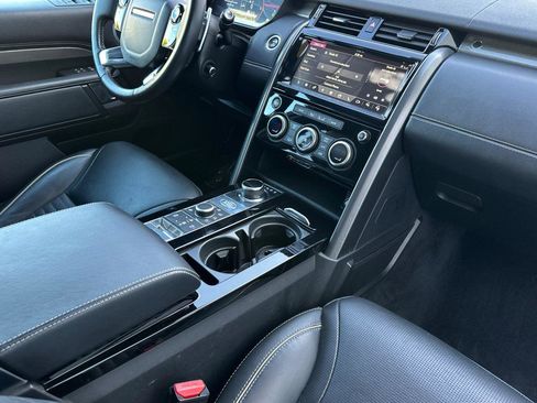 Used 2019 Land Rover Discovery HSE image 17