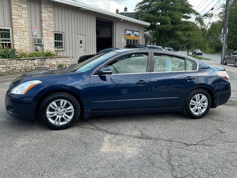 Used 2011 Nissan Altima 2.5 SL w/ Technology Pkg FWD image 7