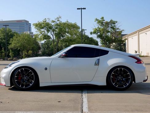 Used 2018 Nissan 370Z NISMO image 12