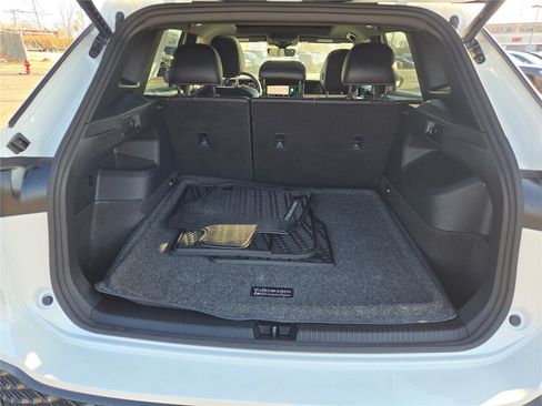 Used 2025 Volkswagen Tiguan SEL R-Line image 19