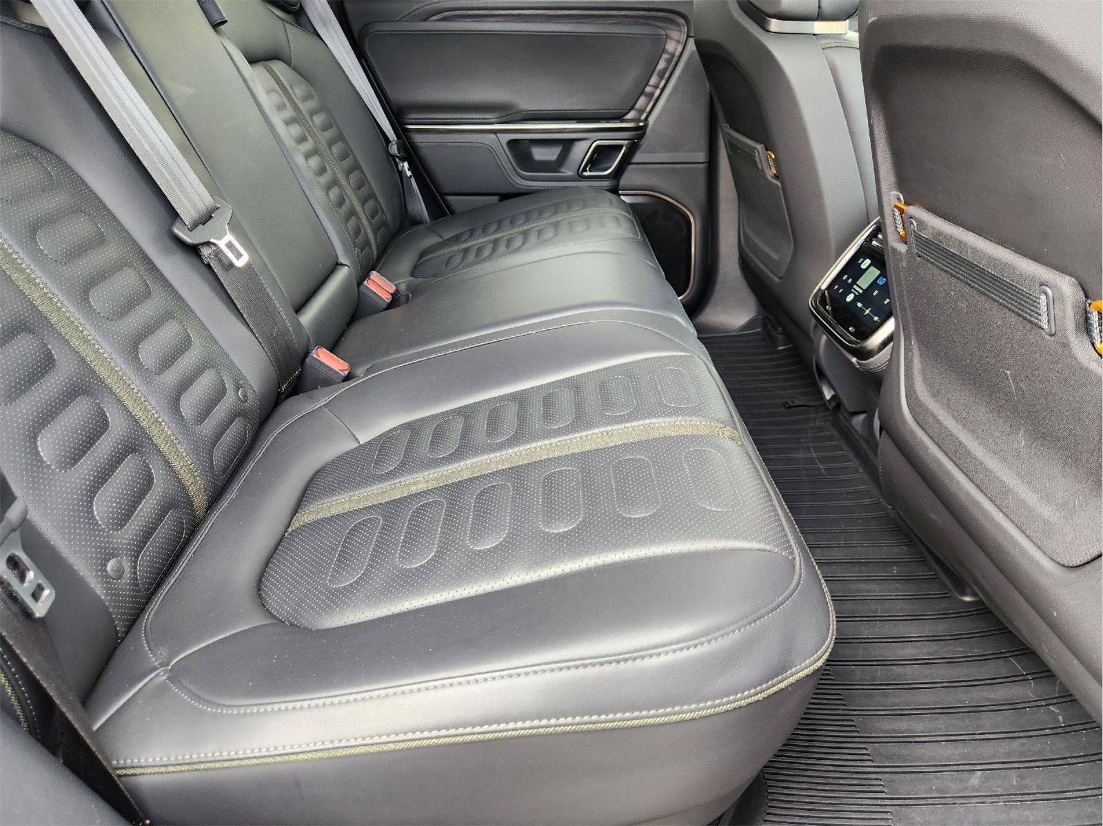 Used 2022 Rivian R1T Adventure AWD/4WD image 29
