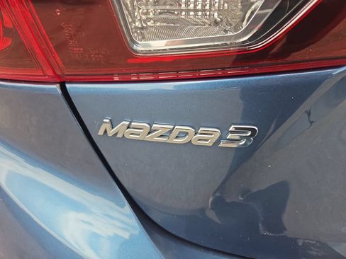 Used 2018 MAZDA MAZDA3 Sport w/ Preferred Equipment Package FWD image 21