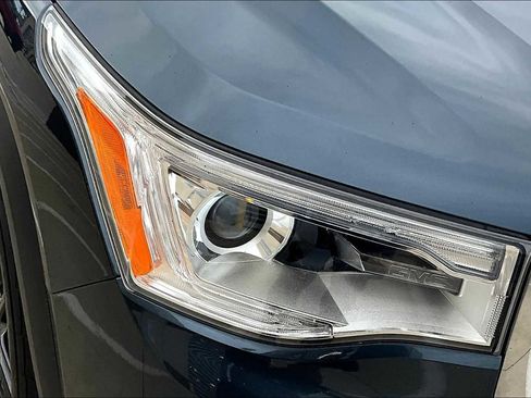 Used 2019 GMC Acadia SLT image 19