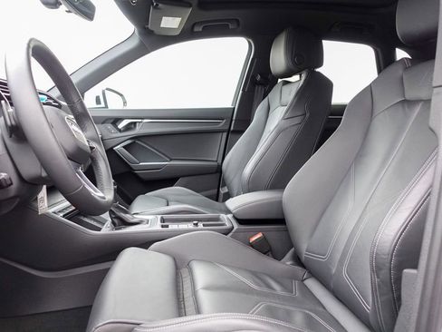 Used 2025 Audi Q3 2.0T Premium w/ Black Optic Sport Package image 13