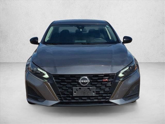 Used 2024 Nissan Altima 2.5 SR FWD image 2