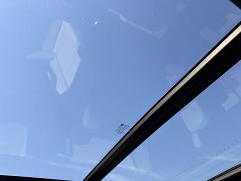 Used 2021 GMC Yukon SLT w/ SLT Luxury Package image 32