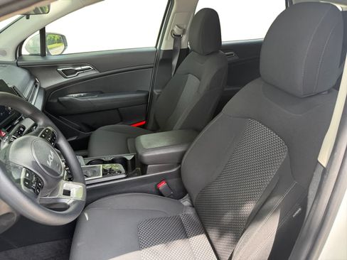 Used 2023 Kia Sportage LX AWD/4WD image 11