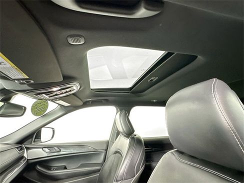 Used 2023 Jeep Grand Cherokee L Laredo image 14