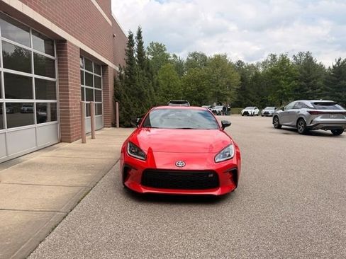 Used 2024 Toyota GR86 Premium RWD image 2