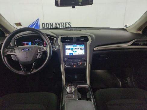 Used 2018 Ford Fusion SE w/ Fusion SE Technology Package FWD image 12