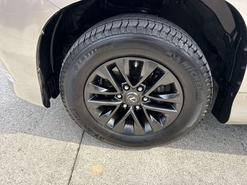 Certified 2023 Lexus GX 460 Premium w/ Premium Package AWD/4WD image 10