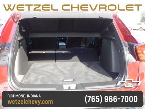 Used 2025 Chevrolet Trax RS w/ Sunroof Package FWD image 23