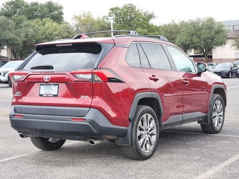 Used 2023 Toyota RAV4 XLE Premium FWD image 4