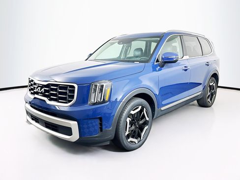Used 2025 Kia Telluride S FWD image 3