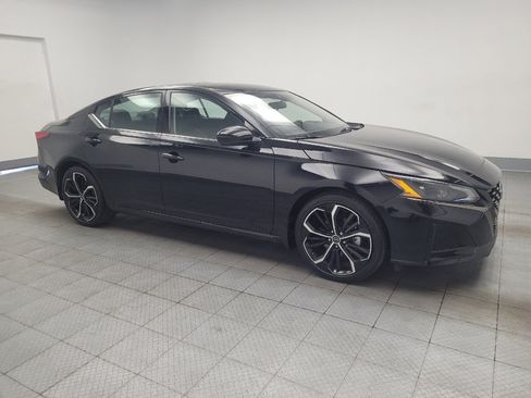 Used 2023 Nissan Altima 2.5 SR w/ SR Premium Package FWD image 11