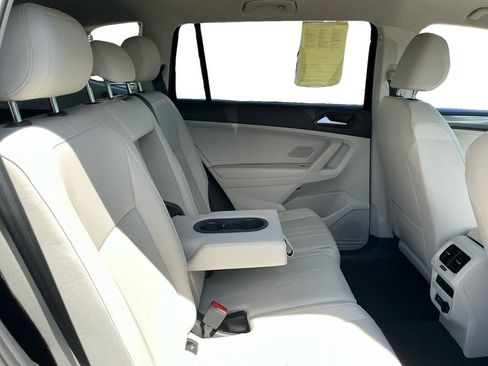 Used 2024 Volkswagen Tiguan SE AWD/4WD image 19