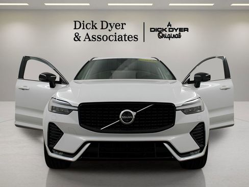 Certified 2023 Volvo XC60 B5 Ultimate w/ Climate Package image 14