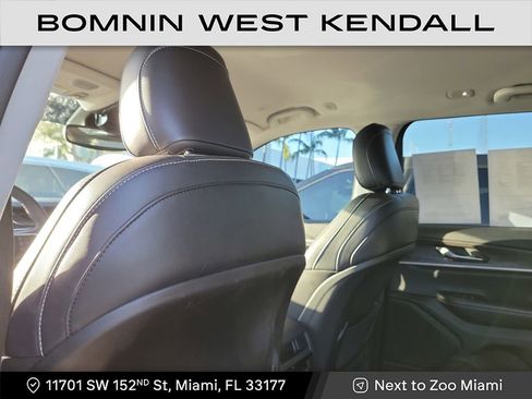 Used 2023 Jeep Grand Cherokee Limited image 9