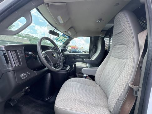 Used 2017 Chevrolet Express 2500 w/ Cold Climate Package RWD image 13