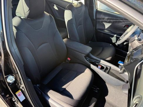 Used 2019 Toyota Prius LE image 11