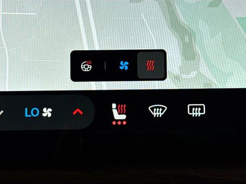 Used 2022 Rivian R1T Adventure image 24