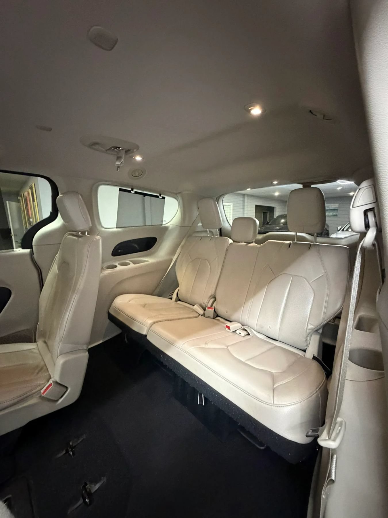 Used 2018 Chrysler Pacifica Touring-L Plus w/ Advanced Safetytec Group FWD image 31