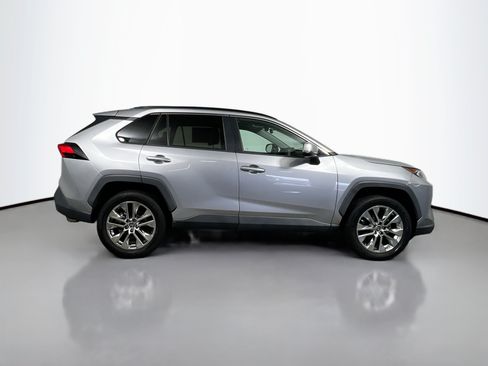 Used 2021 Toyota RAV4 XLE Premium FWD image 3