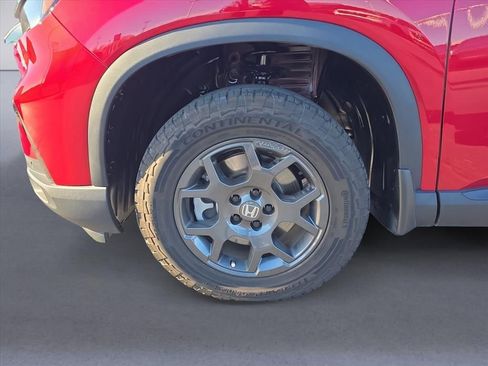 Used 2025 Honda Pilot TrailSport image 9