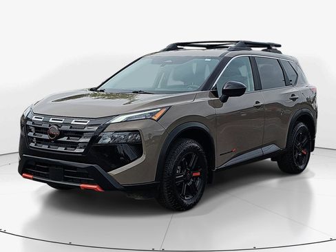 Used 2025 Nissan Rogue SV image 7