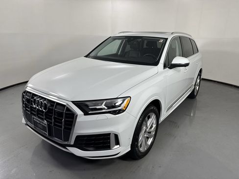 Used 2023 Audi Q7 2.0T Premium w/ Convenience Package AWD/4WD image 3