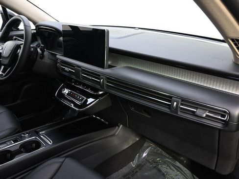 New 2025 Lincoln Corsair AWD w/ Equipment Group 101A image 15