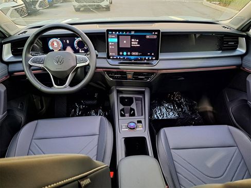 New 2026 Volkswagen Tiguan SE image 6
