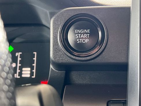 Certified 2025 Toyota Tacoma SR5 AWD/4WD image 25