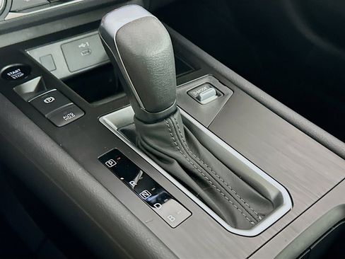 Used 2025 Nissan Kicks SV image 24