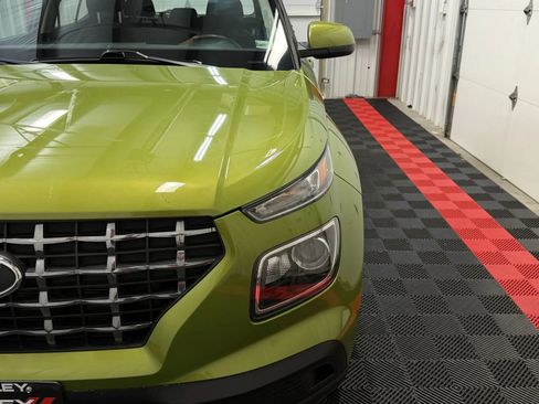 Used 2023 Hyundai Venue SEL FWD image 9