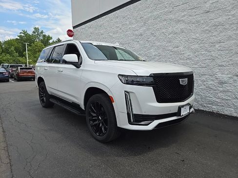 Certified 2023 Cadillac Escalade Sport w/ LPO, ONYX Package AWD/4WD image 20