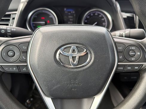 Used 2021 Toyota Camry LE image 19