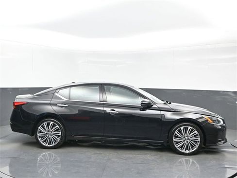 Certified 2025 Nissan Altima 2.5 SL image 7